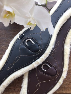 Kentucky Gurt ANATOMIC mit Fellimitat schwarz 125